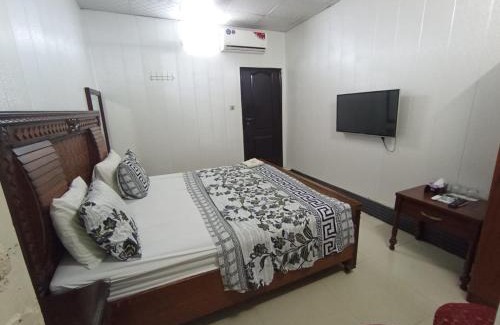 PECHS Apartment | New Royal Palace Inn