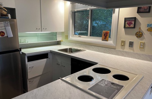 New Seabury House | New Seabury Cape Escape! 3 BR Mid Century House 5-7 minute walk to Poppy Beach