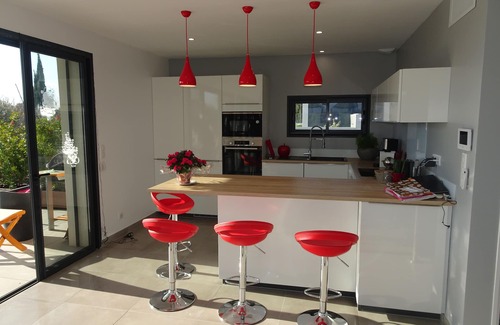 Miramar Villa | NEW SEASIDE VILLA SLEEPS 10 WITH SWIMMING POOL AND AMAZING VIEW
