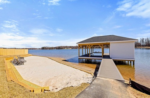Mineral House | NEW Serene Lakefront Lake Anna, Beach, Dock, Pool