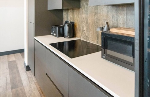 Sheffield City Centre Condo | NEW! Sheffield Duplex, Sleeps 4!