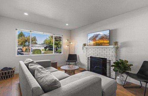 South San Jose House | NEW Single Family Home 3BD/2BA with Backyard, Washer/Dryer, Ping Pong, Corn hole