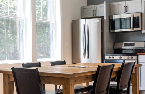 Central Vermont- Killington Cabin | New Skye Ridge lodge Carriage house w AC and hot tub in charming Killington VT