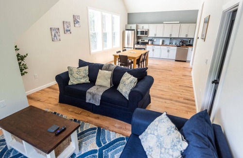 Central Vermont- Killington Cabin | New Skye Ridge lodge Carriage house w AC and hot tub in charming Killington VT