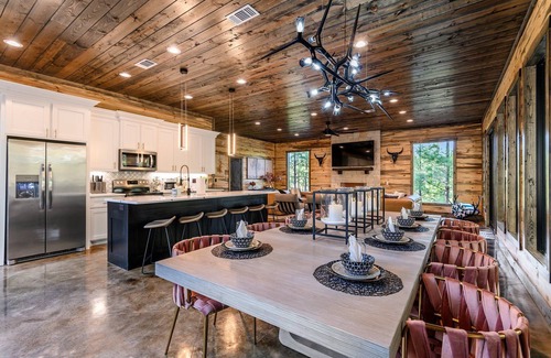 Pickens Cabin | *NEW* Slide N Seek Retreat! Putt-Putt! TreeHouse!