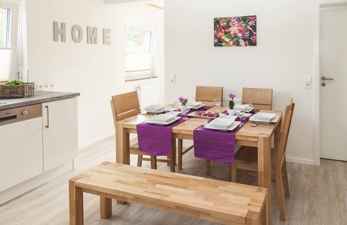 Schwanau House | New, spacious apartment close to Europa-Park Rust for 7 guests