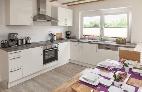 Schwanau House | New, spacious apartment close to Europa-Park Rust for 7 guests