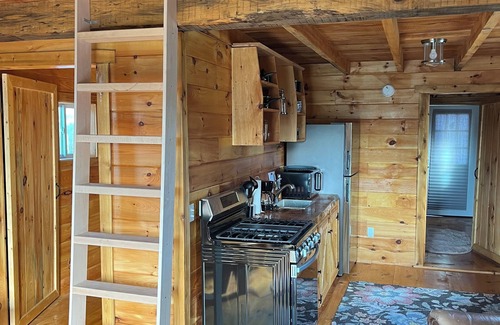 Wilton Cottage | New spacious-charming one bedroom cottage with loft at Wilson Lake Country Club