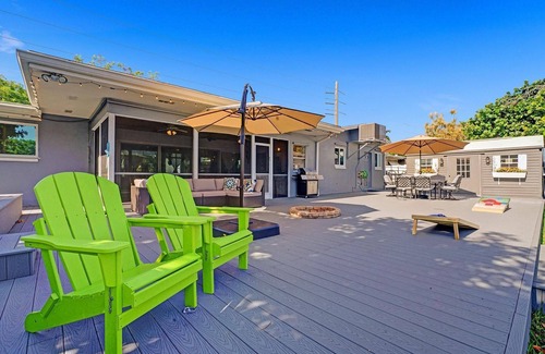 North Central Hollywood House | NEW! Spacious Relaxing Home With Boat Dock