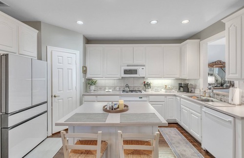 Dallas House | NEW! Spacious Urban Uptown Retreat