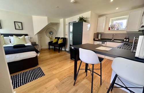 Salisbury Apartment | New studio apartment - minutes walk to Cathedral