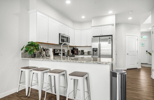Vancouver House | NEW Stunning 3BDRM Family Home In Downtown W/AirHockey