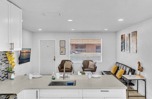 Hallandale Beach House | NEW Stylish 2 Bdrm Mins to Beach & Aventura Mall