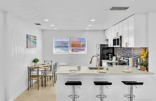 Hallandale Beach House | NEW Stylish 2 Bdrm Mins to Beach & Aventura Mall