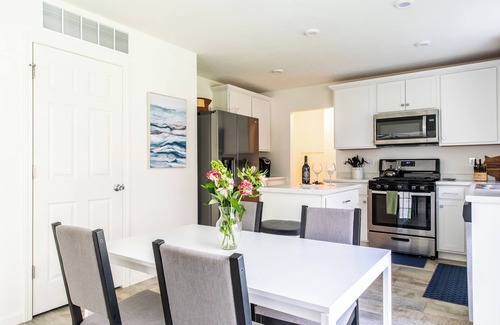 New Buffalo House | New, stylish 5-bedroom retreat with hot tub and game room fun