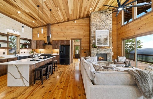 Mineral Bluff Cabin | NEW! Summit Sky | Epic Views + Luxe 4BR Mountain Retreat + Dogs Welcome