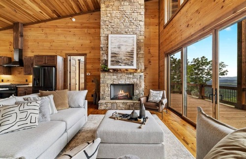 Mineral Bluff Cabin | NEW! Summit Sky | Epic Views + Luxe 4BR Mountain Retreat + Dogs Welcome