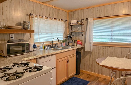 Sapphire House | New Tiny Home Getaway