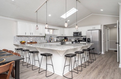 Waterloo House | ✨New to VRBO✨ Lakefront Getaway: Fire Pit ~ Dock ~ Games ~ Family & Pet Friendly