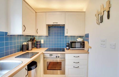 Cirencester Cottage | *New* Toad Hall: Lake Access & Family Friendly