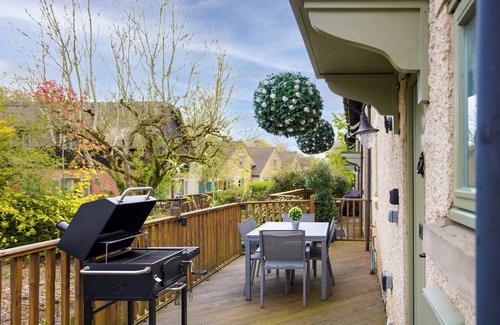 Cirencester Cottage | *New* Toad Hall: Lake Access & Family Friendly