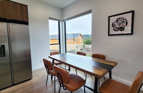 Waldport House | New Townhome! Hot Tub! Dog Friendly! Short Walk to Sandy Beach!