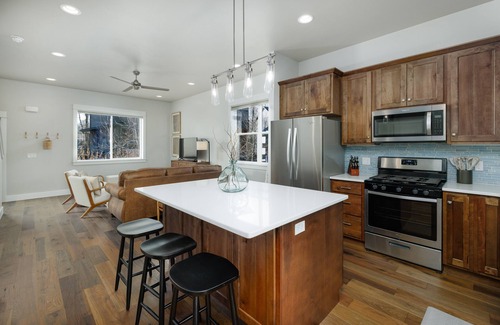 Four Corners Condo | NEW! Townhome in 4-corners, garage parking, walk to river - 30-night minimum