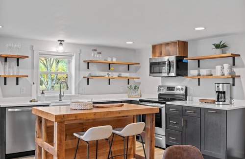 Elkton Cottage | NEW Tranquil Retreat on 42 Acres with Hot Tub, Bordering National Park, WI-FI!