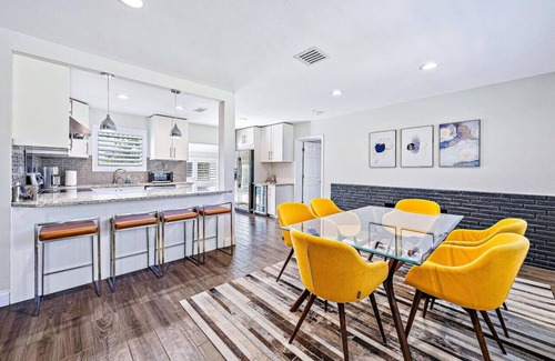 Southside House | *New* Tropical Tide Retreat!