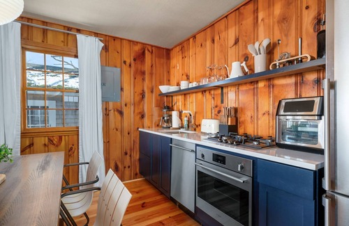 Dennis Port Cottage | New! Two Bedroom, One Bath Near Beach With Sunroom