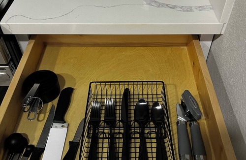 North Oak Park House | NEW UC Davis Med Center walking 3 bd 2 bth laundry inside Ultra fast 5G WiFi AC