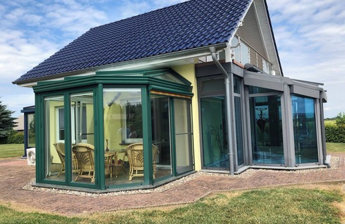 Laage House | New vacation home 125sqm glass house to slow down