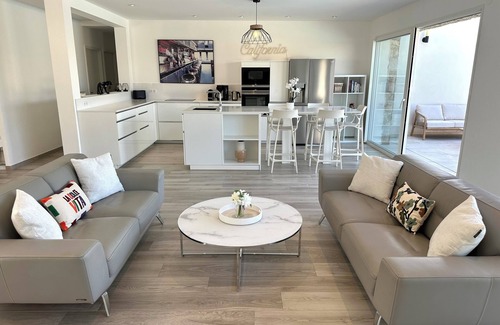 Calvi Villa | New villa with pool 3 bedrooms 140 m2 15 minutes walk from the beach