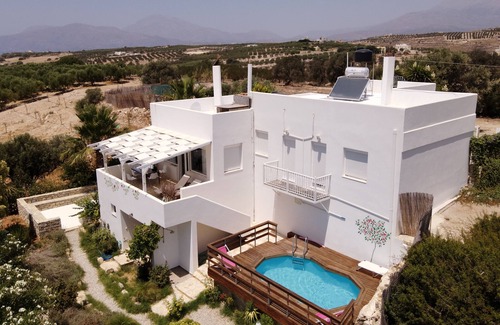 Pitsidia House | New villa with sea view in elevated secluded location with pool & solar