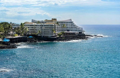 Historic Kailua Village Condo | New VRBO Listing - Kailua Bay! All Ocean Views. Kona Alii in the heart of town.