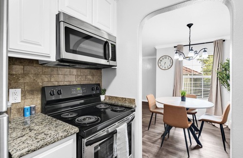 South Arlington Apartment | NEW Walk to AT&T Stadium and Globe Life Field Rangers Free parking