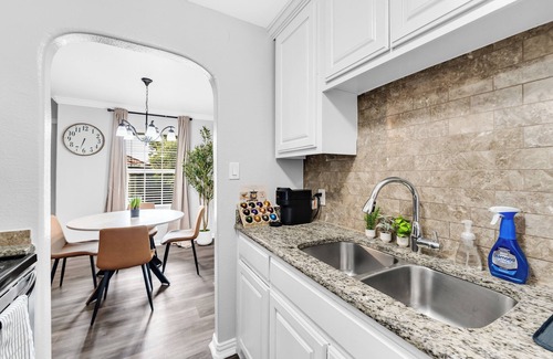 South Arlington Apartment | NEW Walk to AT&T Stadium and Globe Life Field Rangers Free parking