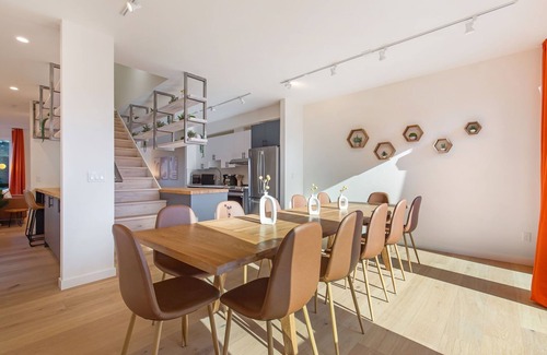 Minor House | *New* Walk to CapHill 4B4B w/EV 6 Beds Sleeps 12