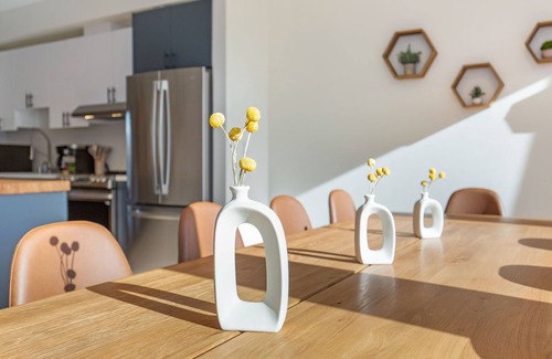 Minor House | *New* Walk to CapHill 4B4B w/EV 6 Beds Sleeps 12