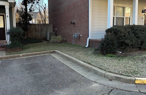 Oxford House | New! Walk to UM football stdm; 1 mi to sq 2 BR that sleeps 6! Back patio;