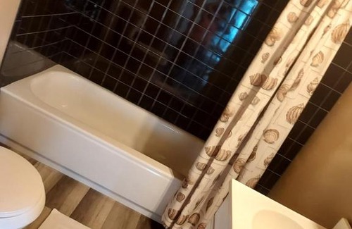 Englewood House | New water view guest house in Englewood