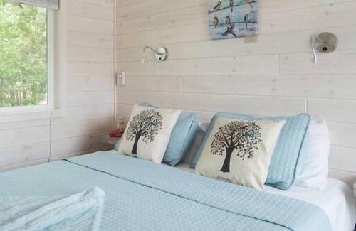 Steele Creek House | New Waterfront Cabin On The Large Sundeck 1 Bedroom Cabin by Redawning