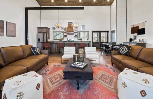 Golden Cabin | NEW ~ Waterfront ~ Creek ~ Fishing ~ Hot Tub ~ Trails