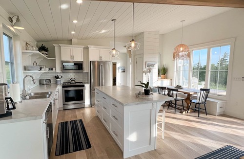 Hope River House | NEW…Waterfront, Hot Tub, Private