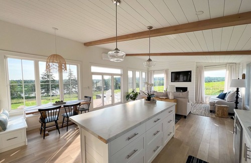 Hope River House | NEW…Waterfront, Hot Tub, Private