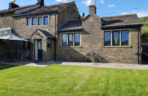Sowerby Bridge Cottage | *NEW* Weavers Cottage in the heart of the Pennines, West Yorkshire