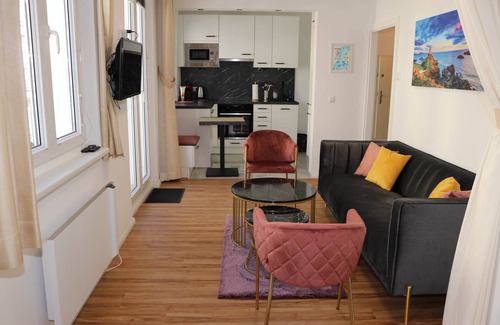 Leopoldstadt Apartment | New! Welcome to Arize - Beautiful City Apartment