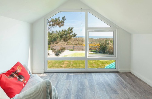 Winterton-on-Sea House | *NEW* White Horses, OPEN Sea Views over unspoilt dunes. Walk to the Beach & Pub!