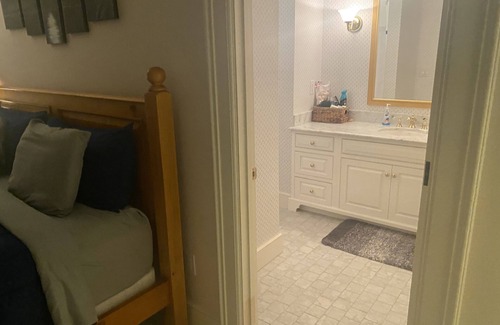 Stratham Ski Chalet | New Years & Christmas Getaway - 10 Bedroom Mansion for Large Families Seeking Luxury Hottub, Theater