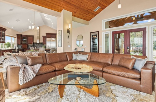 Oakhurst House | New! Yosemite Cloudline Ridge with HUGE views/spa/game room/more!